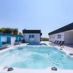 빌라 Va.lunga With Pool And Wirpool