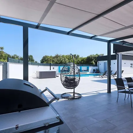 Villa Va.lunga With Pool And Wirpool Pula