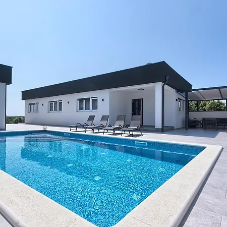 Va.lunga With Pool And Wirpool Pula