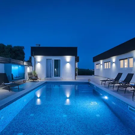 Villa Va.lunga With Pool And Wirpool *