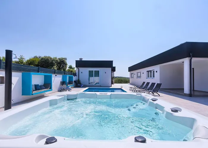 Villa Va.lunga With Pool And Wirpool