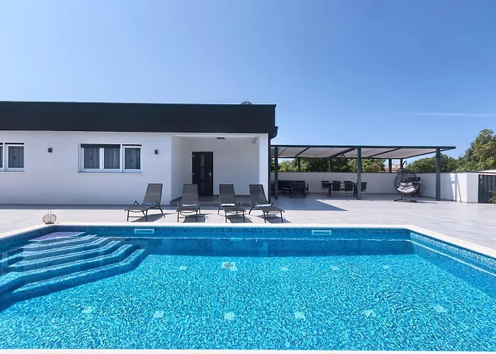 Va.lunga With Pool And Wirpool *