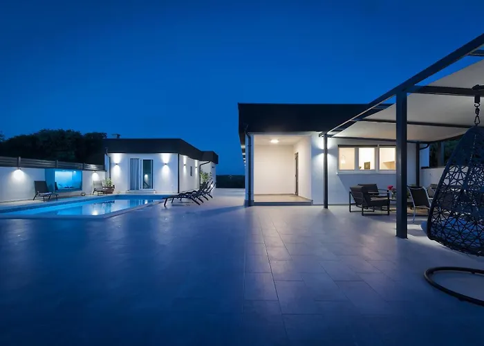 Va.lunga With Pool And Wirpool Pula