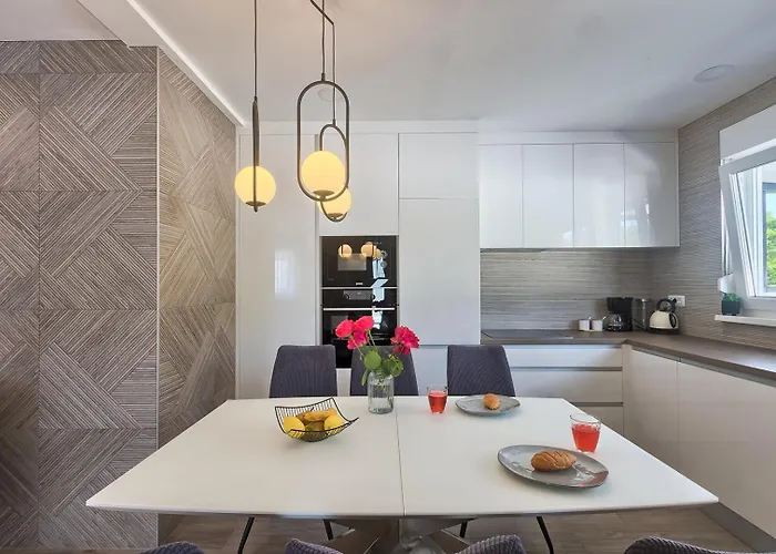 Villa Va.lunga With Pool And Wirpool