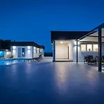 Va.lunga With Pool And Wirpool Pula