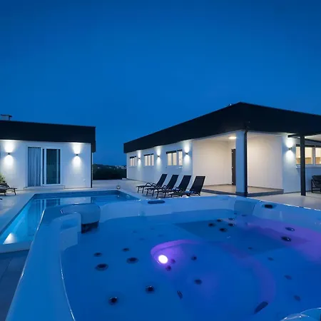 Villa Va.lunga With Pool And Wirpool Pula