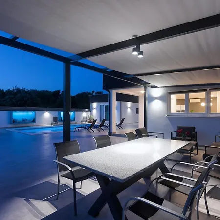 Villa Va.lunga With Pool And Wirpool