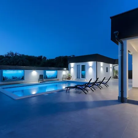 Va.lunga With Pool And Wirpool