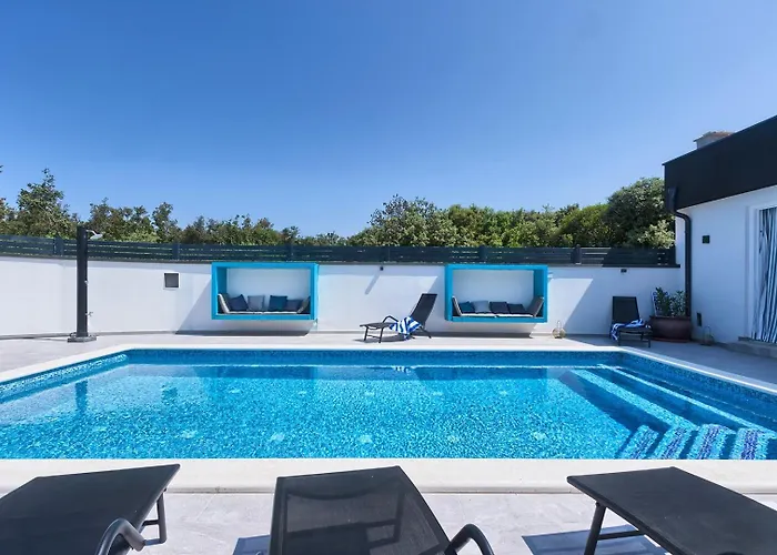 Va.lunga With Pool And Wirpool * פולה