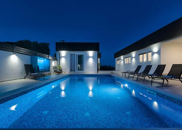 Va.lunga With Pool And Wirpool *