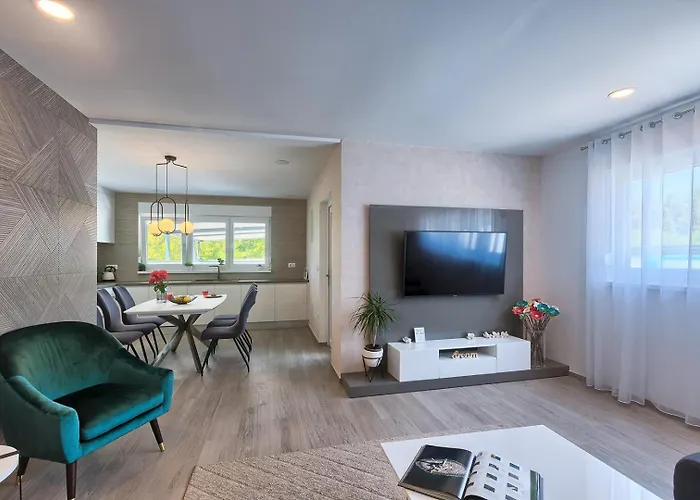 Va.lunga With Pool And Wirpool Pula