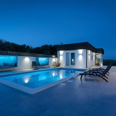 Va.lunga With Pool And Wirpool * Pula